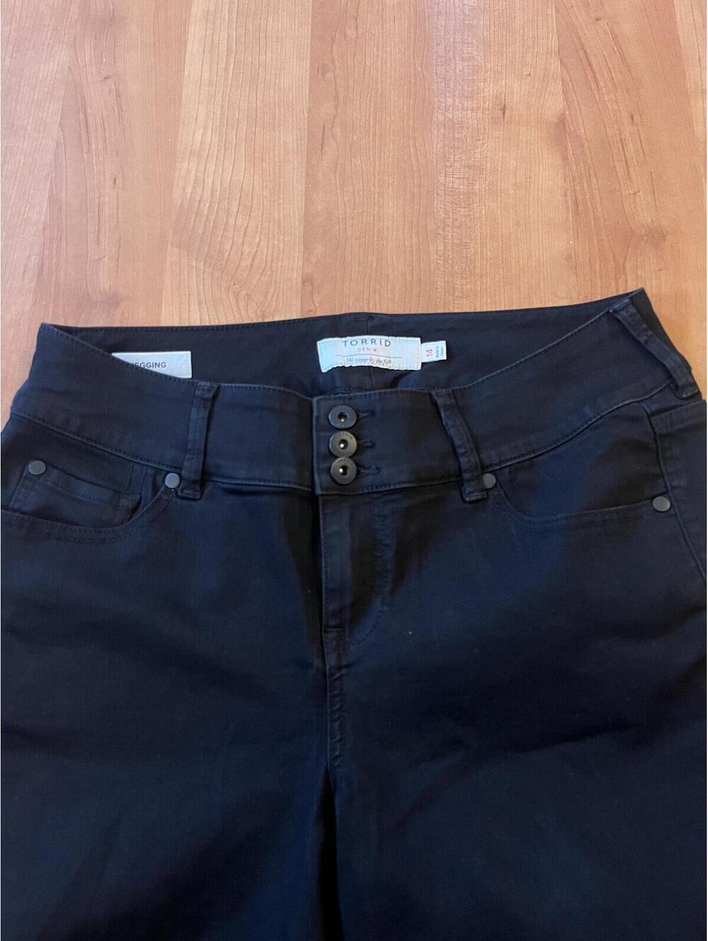 Torrid Black Denim Jegging Shorts Size 14 Plus Stretch High Rise - Picture 3 of 9